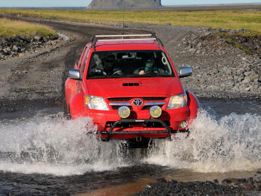  Toyota Hilux Invincible AT38 Arctic Trucks 2007 года  (фото 2 из 26)